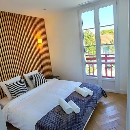 Appartamento Piscine Et Jacuzzi Loft Ravissant Dans Maison Basque Anglet
