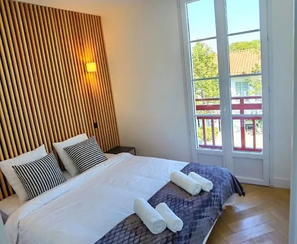 Apartment Piscine Et Jacuzzi Loft Ravissant Dans Maison Basque Anglet